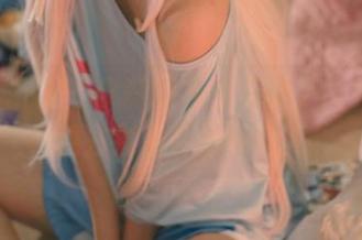 讨论一下神沢永莉的灰丝花裙子，真有那种要去搜资源的冲动吗？