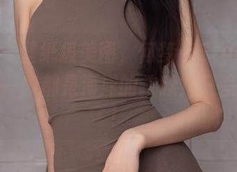 秀人网 – 壁纸级美图，何梦兮Stacy在海边的每一帧都是海洋的救赎？只差个漏斗！