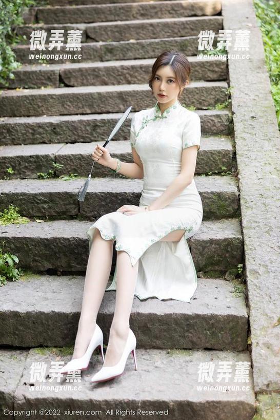 秀人网 - 区静瑶温柔全套写真，看得我心里“小鹿乱撞”
