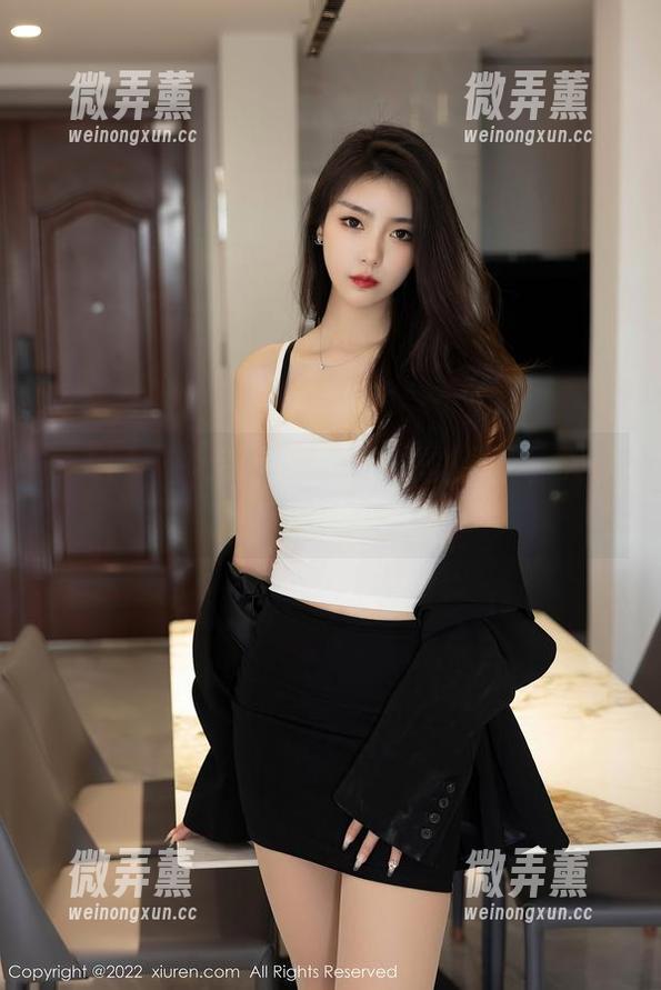 秀人网 - 奈奈Fox制服的原图分享，大家看了都想穿看看吧？