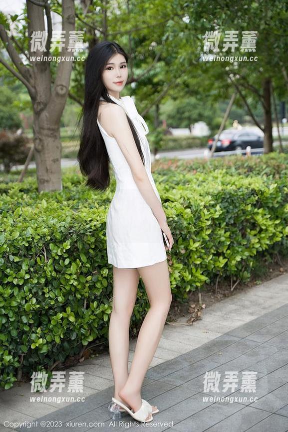 秀人网 - 小沫琳的秘书写真：当工作与美丽不小心相遇