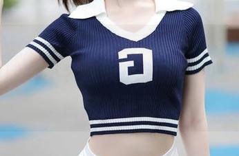 秀人网 – 一大波淼淼萌萌哒比基尼美图白白在眼前，不禁感叹小清新的极致与一丝慵懒的平衡。