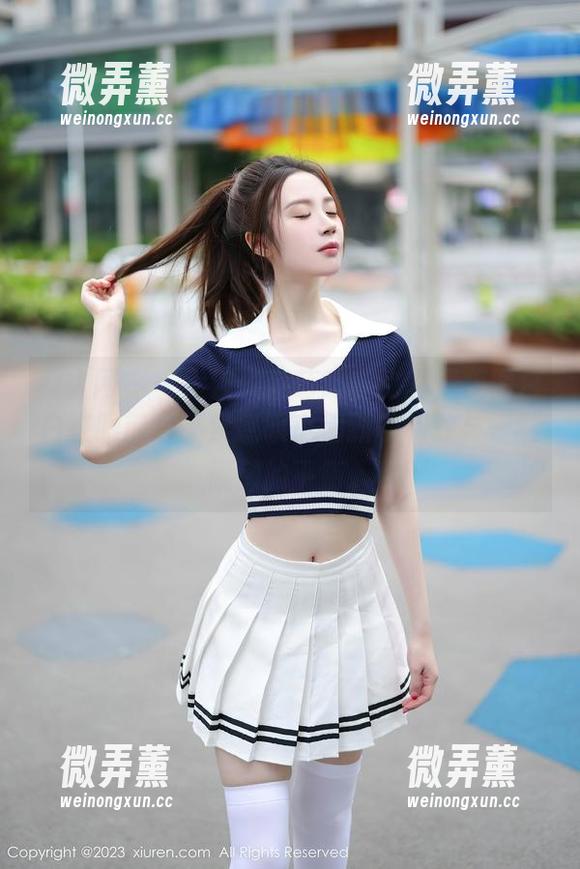 秀人网 - 一大波淼淼萌萌哒比基尼美图白白在眼前，不禁感叹小清新的极致与一丝慵懒的平衡。