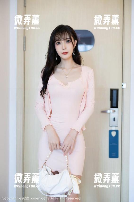 秀人网 - 图库中的美腿流星：陈雅漫VICKY，点击下载，让你的屏幕闪耀！
