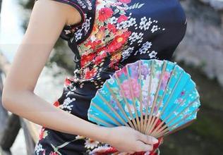 美媛馆 – 方子萱的制服大理旅拍合集：是在秀衣服，还是情怀满满？