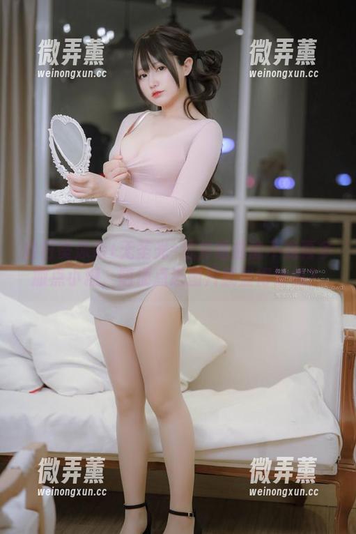 向日葵泳装+无圣光=荒井喵喵能不能再多撒点小糖，随便点进图片就显得愉悦？