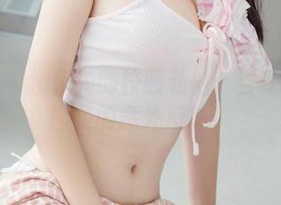菠萝社 – 柳侑绮的校服私拍：当青春遇上图集的意外反转！