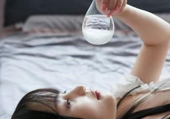 蜜桃社 – 许思铭的连衣裙写真隐藏着少许福利，你能找出来吗？