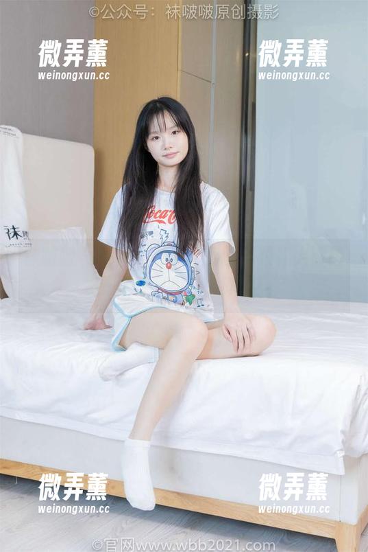 袜啵啵 - 更新：“小芝士的高跟鞋大冒险，图片看得我几乎摔倒！”