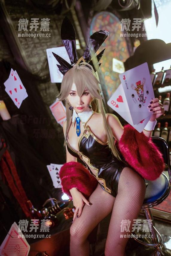阮邑Fairy 阮邑Fairy大作:写真里的红色大象,呲牙咧嘴也绝不做瘫坐的土象!