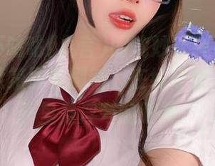 阿九从不咕咕(九言)的沈妙泳装系列透明到恨不能第四次刷新，在线盯着美图，脑子里是浮夸的眼神。