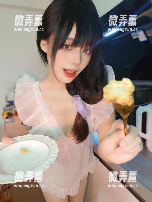 阿九从不咕咕 阿九从不咕咕全套黑丝女仆:挑眉的姿势,图片里透着些许不怀好意。