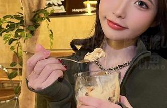 微密圈 – 饿了？游泳还行！陈妮妮UNI的泳池美图精选满足你的小心思。